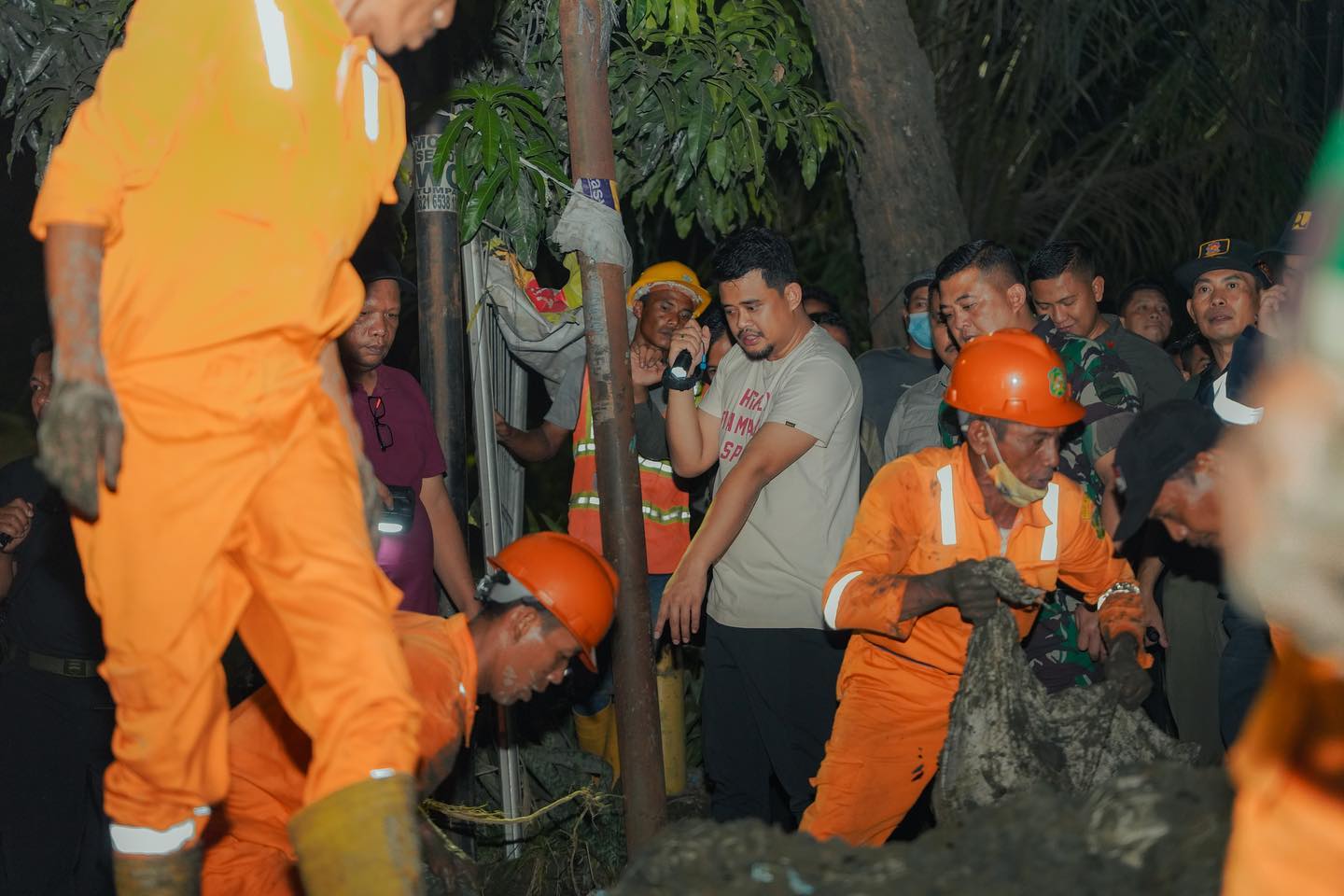 Kegiatan Kunjungan Walikota Medan dalam Pengerjaan Pembangunan Prasarana Pengendalian Banjir Sungai Deli di Jalan Yos Sudarso KM 15.5 Taman Mahatani Kec. Medan Labuhan